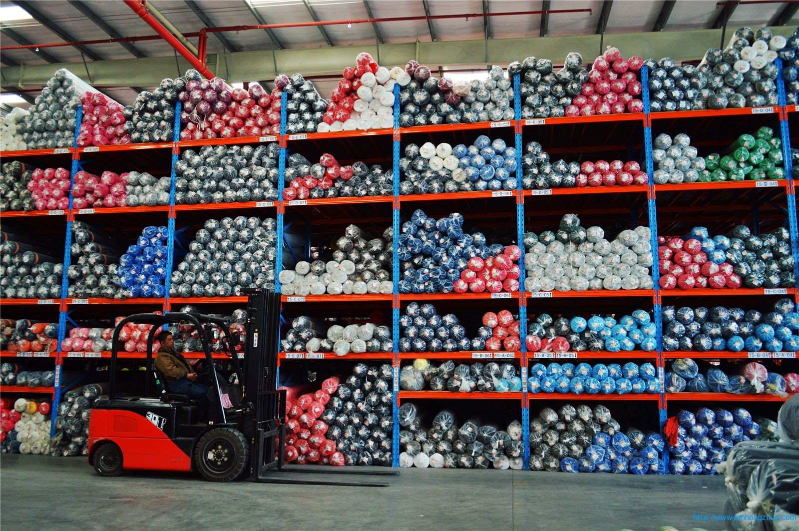 HZ-790型横梁式货架    重型高层仓库货架应用案例